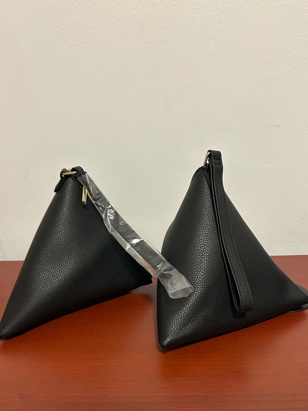 2xBlack Wristlets bags with gold zipper - Picture 3 of 5